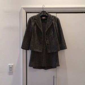 Kulson tweed skirt suit